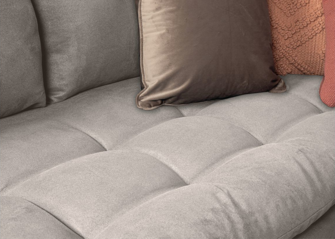 Απεικονίζει το ύφασμα και τα μαξιλάρια του γωνιακού καναπέ Athens Interium αριστερή γωνία σε γκρι